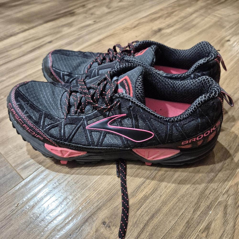 Brooks Cascadia Sneskers Womens Size 9.5